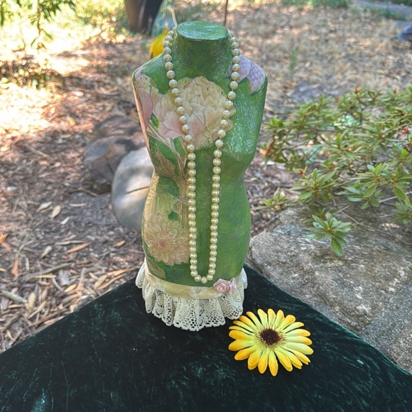 💃 Unique, Boutique, Hand-crafted Woman’s Form to Display Jewelry/Use as Decor! - Picture 6 of 11